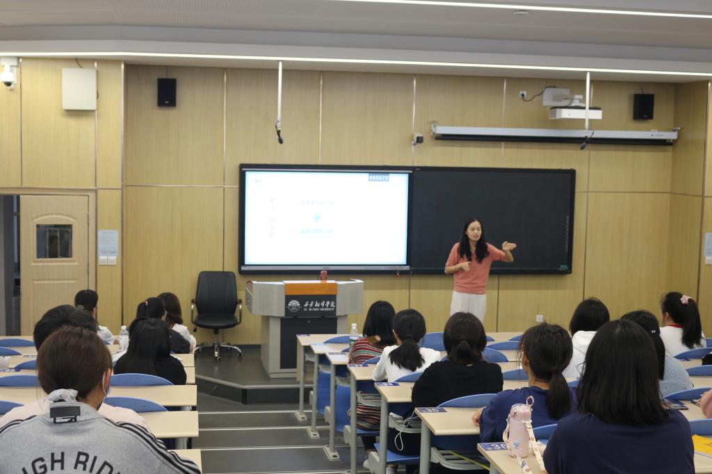 法语系主任王珊珊老师